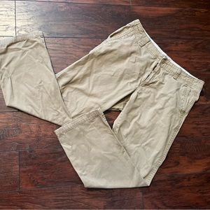 Like new Old Navy Khaki pants. Just needs ironed! 😜